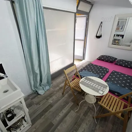 Papagajka Art Free Parking For Motorcycles In Garden Appartement