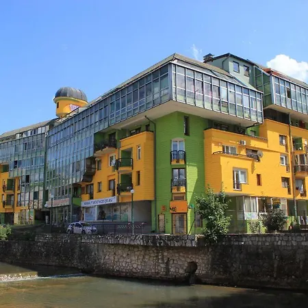 Papagajka Art Free Parking For Motorcycles In Garden Appartement