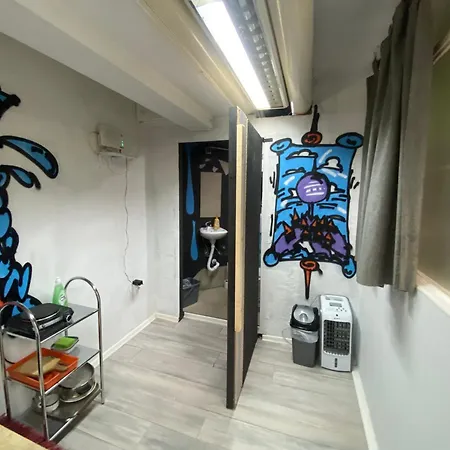 Papagajka Art Free Parking For Motorcycles In Garden 아파트 *